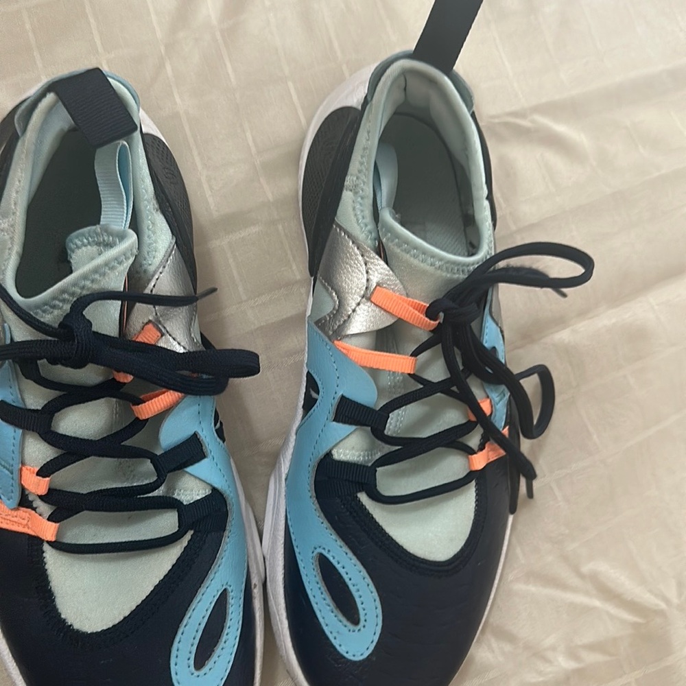 Great walking shoe. - Picture 2 of 4